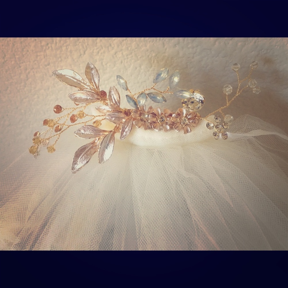 Wedding Veil with jeweled hair comb.